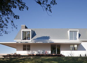 伸展的老虎窗吸收晨曦的陽(yáng)光 弧形門廊 懸臂門